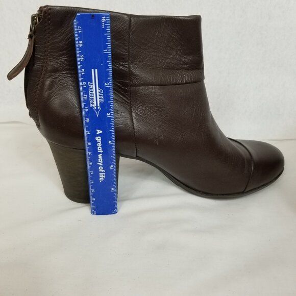 CLARKS COLLECTION 4" Heel Back Zip Ankle Booties Boots Brown Size 11M ~ 4374 - Picture 6 of 8